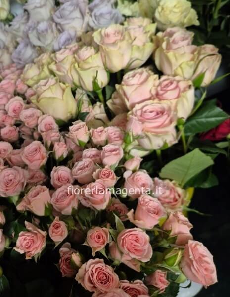 Bouquet toni del rosa dai toni delicati
